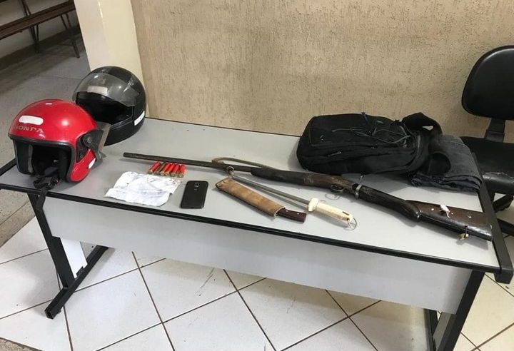 EM BARRETOS: PM REALIZA APREENSÃO DE ARMA DE FOGO, DROGAS E OBJETOS DIVERSOS