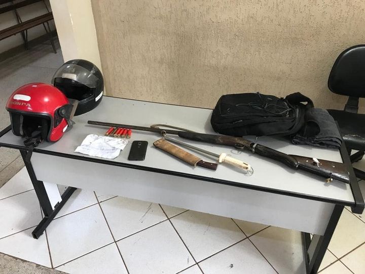 EM BARRETOS: PM REALIZA APREENSÃO DE ARMA DE FOGO, DROGAS E OBJETOS DIVERSOS