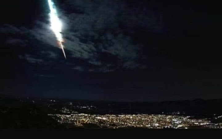 Corpo celeste ilumina o céu em São Paulo e Minas