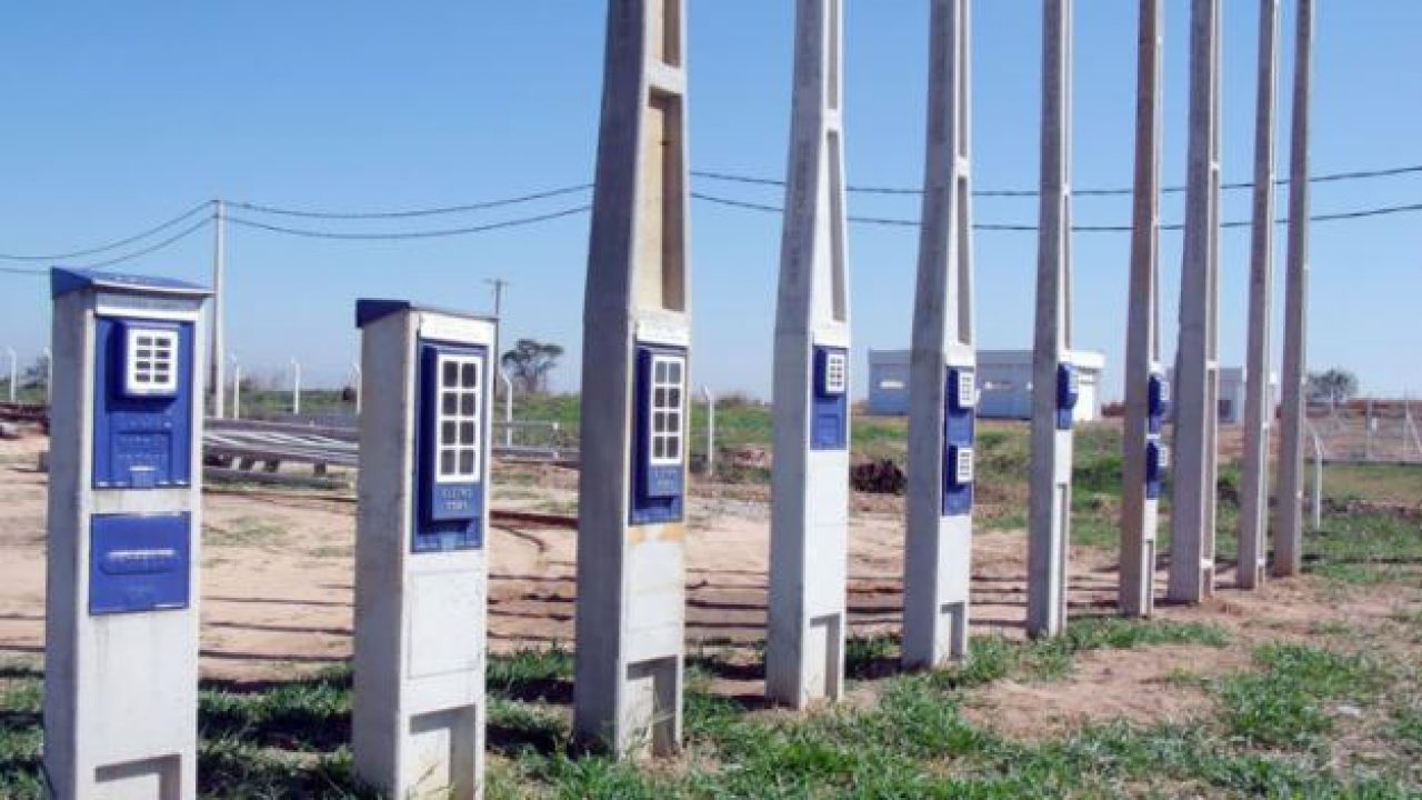 Postes e padrões de energia são com a Eletro Jair. Aproveitem as promoções em materiais elétricos