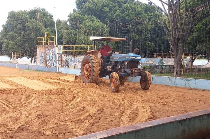 EM GUAÍRA: DEPARTAMENTO DE ESPORTES AGUARDA RECURSOS DO GOVERNO FEDERAL PARA REFORMAR A QUADRA DE AREIA DO PARQUE MARACÁ