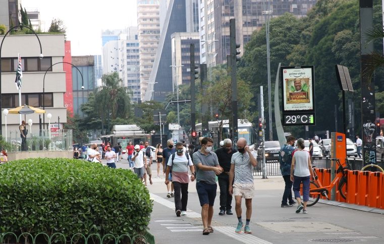 Governo de São Paulo deve flexibilizar o uso de máscaras após o Carnaval