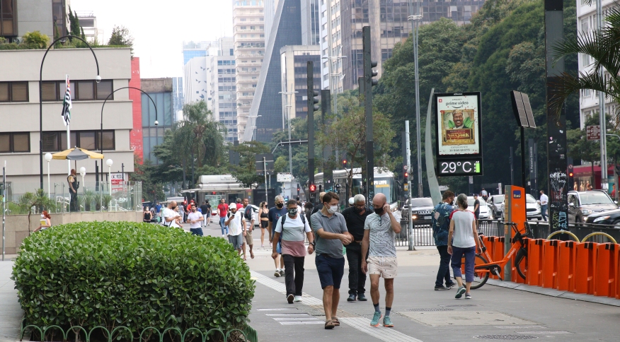 Governo de São Paulo deve flexibilizar o uso de máscaras após o Carnaval