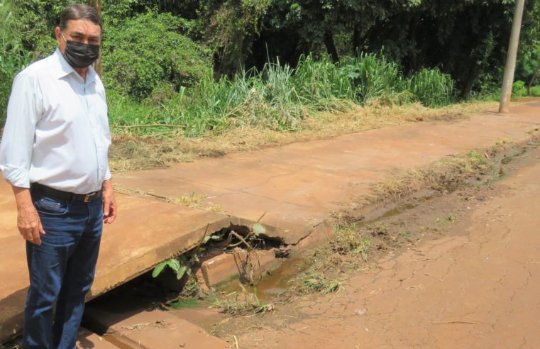 EM GUAIRA: CALÇADÃO DO VIVENDAS: ABANDONO FAZ COM QUE VEREADOR MORETTI COBRE GOVERNO MUNICIPAL