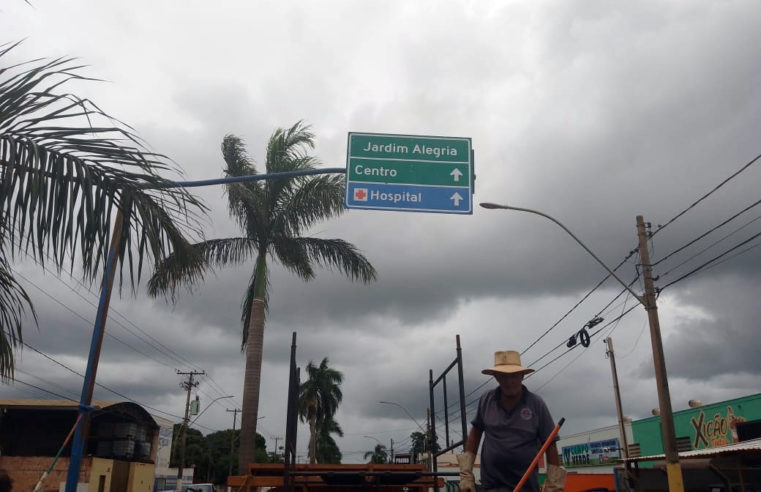 EM GUAÍRA: DEPARTAMENTO DE TRÂNSITO INSTALA PLACAS DE ORIENTAÇÃO DE DESTINOS