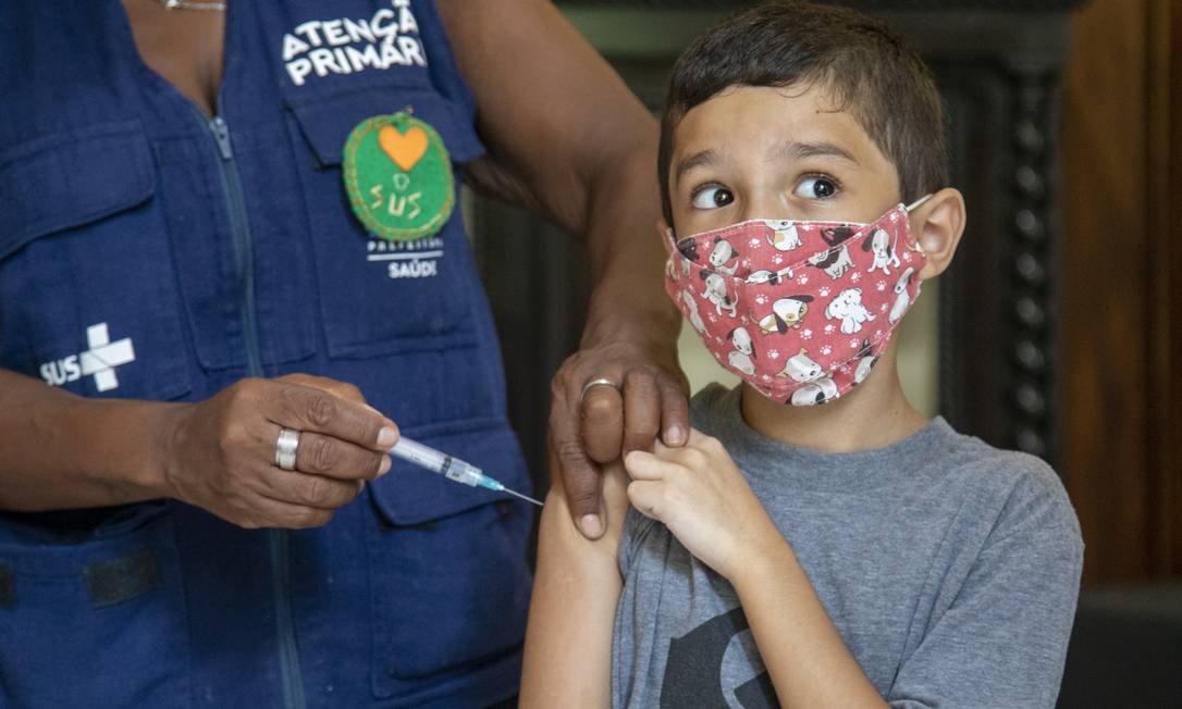 Governo de SP anuncia “Semana E” de vacinação contra Covid-19 nas escolas