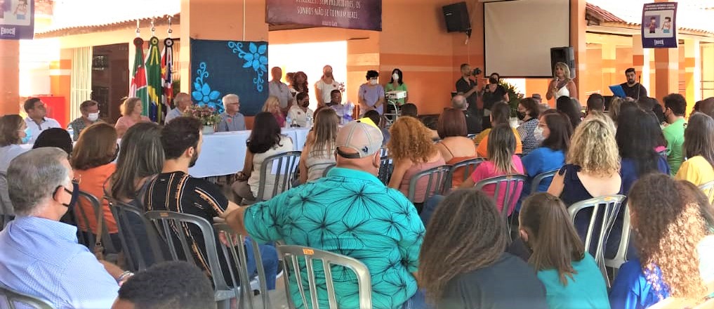 EM GUAÍRA: ESCOLA ENOCH, COM PRESENÇA DO DEPUTADO ROBERTO ENGLER, INAUGURA SALA DE LEITURA