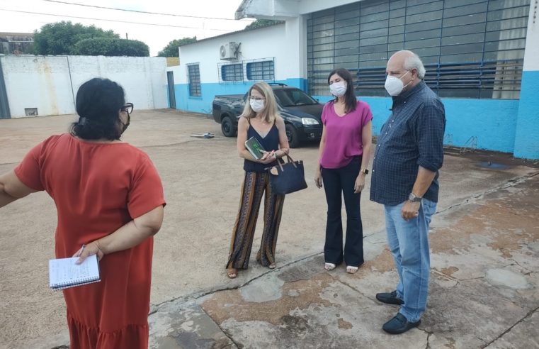 EM GUAÍRA: DURANTE VISITA A ESCOLA, PREFEITO JUNÃO AFIRMA QUE CÂMERAS DE MONITORAMENTO DARÃO MAIS SEGURANÇA A ESTUDANTES