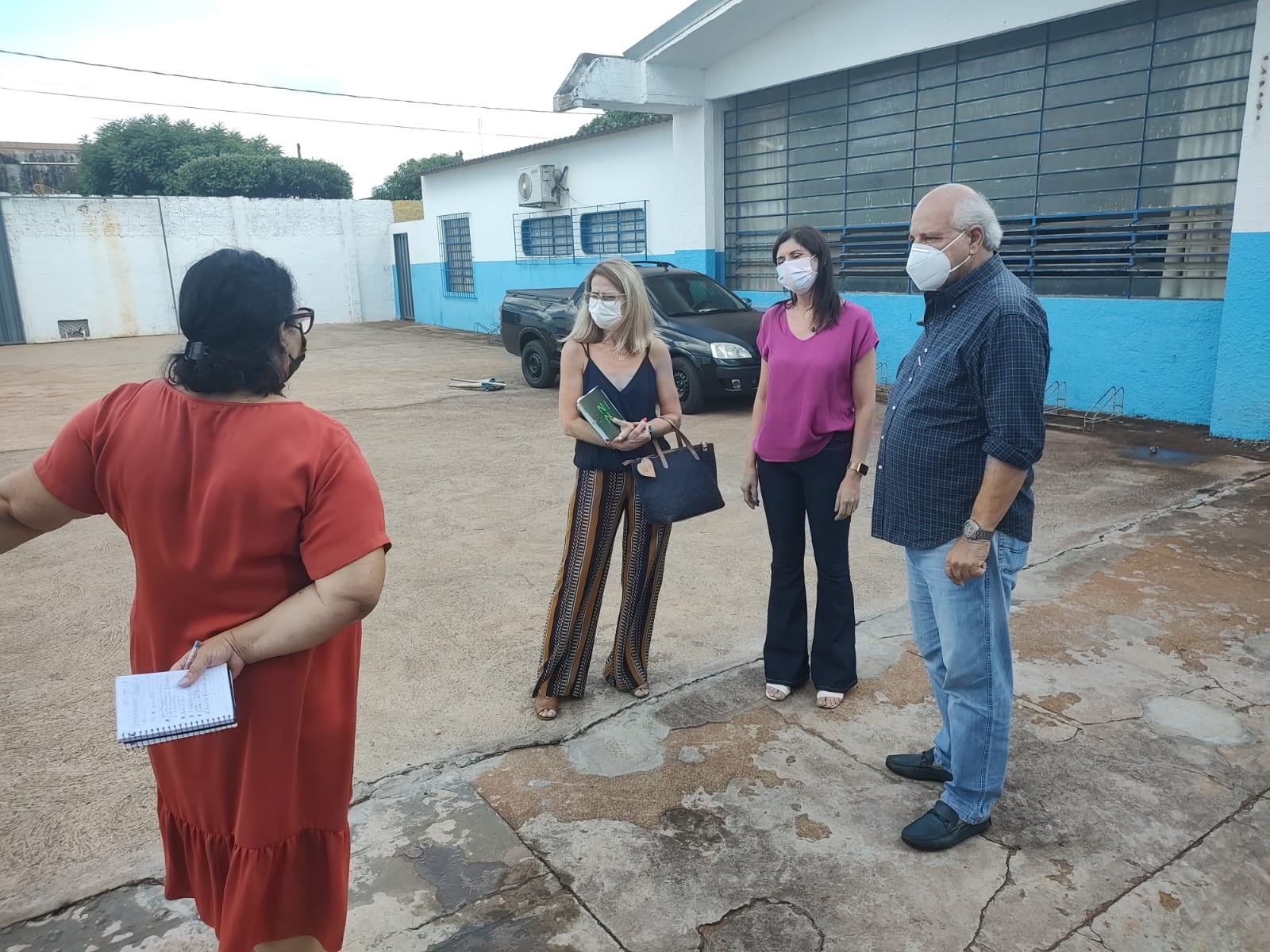 EM GUAÍRA: DURANTE VISITA A ESCOLA, PREFEITO JUNÃO AFIRMA QUE CÂMERAS DE MONITORAMENTO DARÃO MAIS SEGURANÇA A ESTUDANTES
