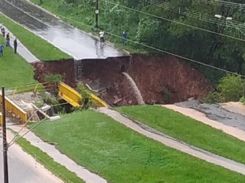 EM BARRETOS: PREFEITURA AGUARDA AUTORIZAÇÃO DA DEFESA CIVIL PARA RECONSTRUÇÃO DE PONTE ENTRE BAIRROS