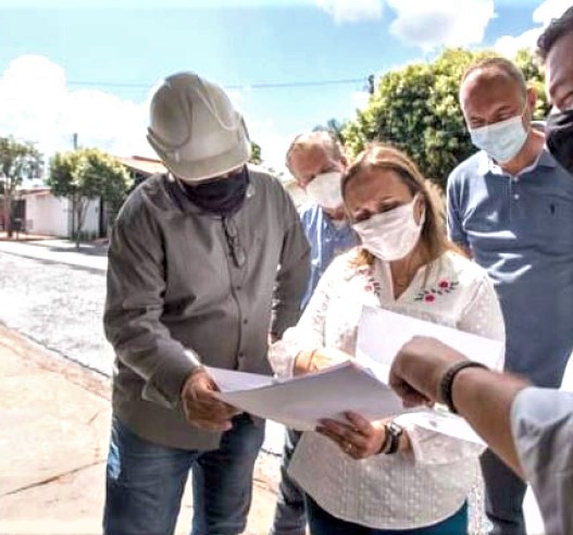 Em Barretos: Recapeamento da cidade é iniciado pelo Barretos 2 e prefeita confirma obras de recuperação do centro