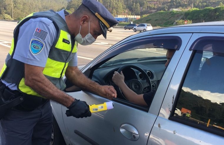 POLÍCIA RODOVIÁRIA FLAGROU 412 MOTORISTAS NO BAFÔMETRO DURANTE OPERAÇÃO TIRADENTES