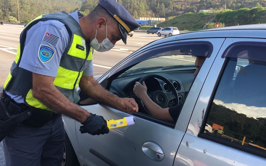 POLÍCIA RODOVIÁRIA FLAGROU 412 MOTORISTAS NO BAFÔMETRO DURANTE OPERAÇÃO TIRADENTES