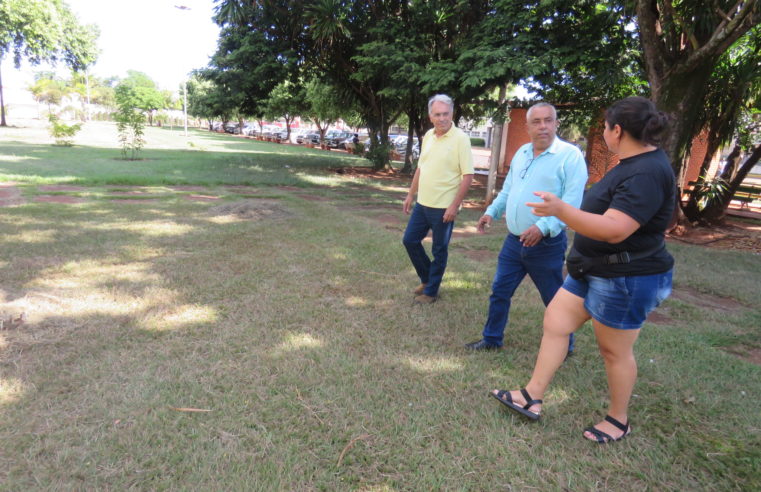 EM GUAÍRA: APÓS SOLICITAÇÃO DE COMERCIANTE, VEREADOR DENIR BUSCA MELHORIAS PARA PRAÇA DA SANTA CASA