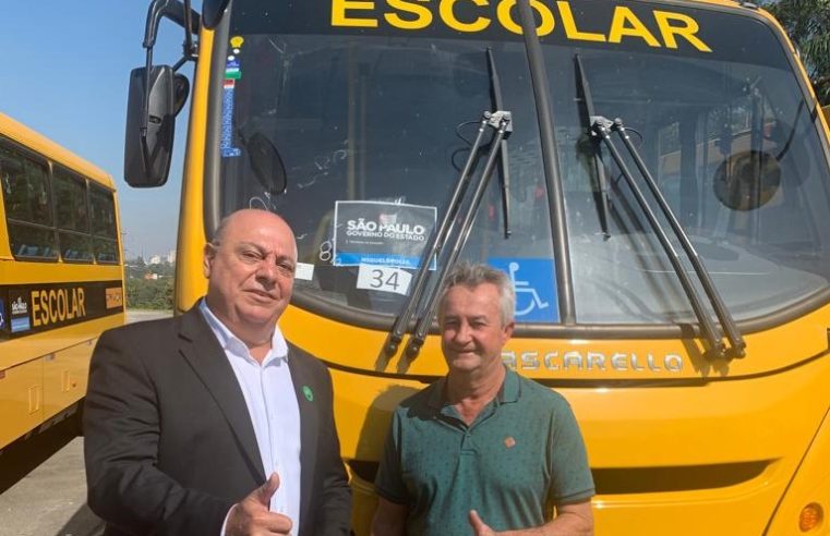 EM MIGUELÓPOLIS: DR. NAIM CONQUISTA ONIBUS ZERO KM PARA TRANPORTE DE ESTUDANTES DO MUNICÍPIO