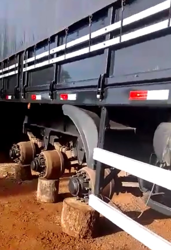 Em Guaíra: Ladrões levam 10 pneus e rodas de carreta no Bairro Nobre Ville