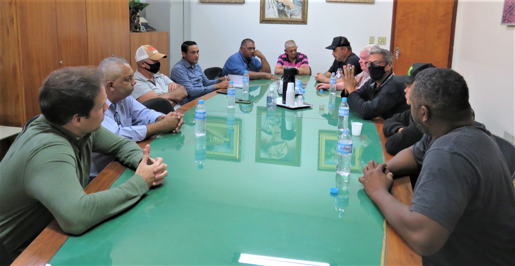 EM GUAÍRA: VIGIAS E ZELADORES DO MUNICÍPIO SE REUNEM COM VEREADORES DENIR E CHIQUINHO SOUSA