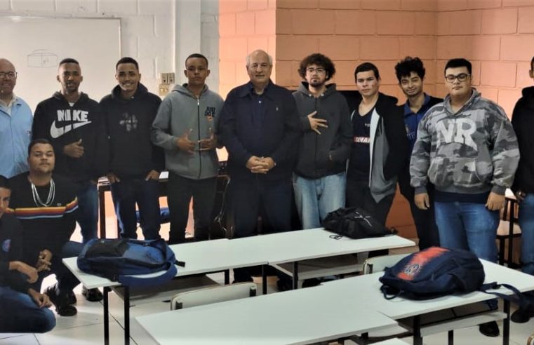 EM GUAÍRA: PREFEITO JUNÃO COMPARECE A CURSO DE MECÂNICA REALIZADO PELA SOGUBE