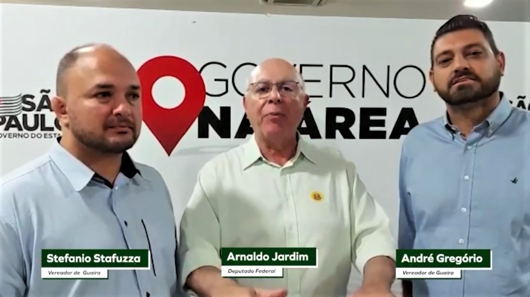 EM GUAÍRA: AO LADO DOS VEREADORES ANDRÉ GREGÓRIO E STEFANIO STAFUZZA, DEPUTADO ARNALDO JARDIM GRAVA VÍDEO SOBRE ESTRADA GUAÍRA A MORRO AGUDO