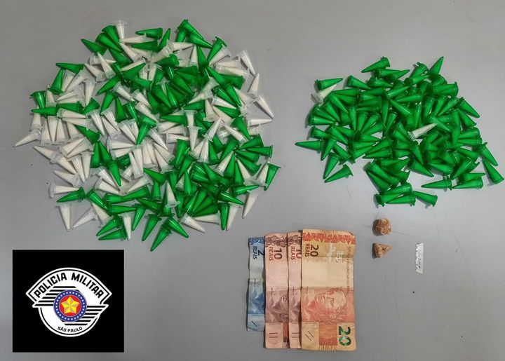 EM BARRETOS: POLÍCIA MILITAR PRENDE DOIS ADOLESCENTES POR TRÁFICO DE DROGAS NO NADIR KENAN