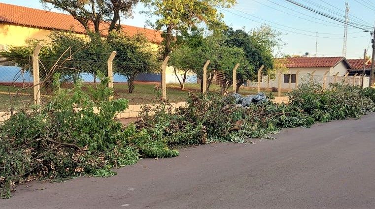 EM GUAÍRA: MUNICÍPE SOLICITA RETIRADA DE DETRITOS EM FRENTE À CRECHE DO ELDORADO