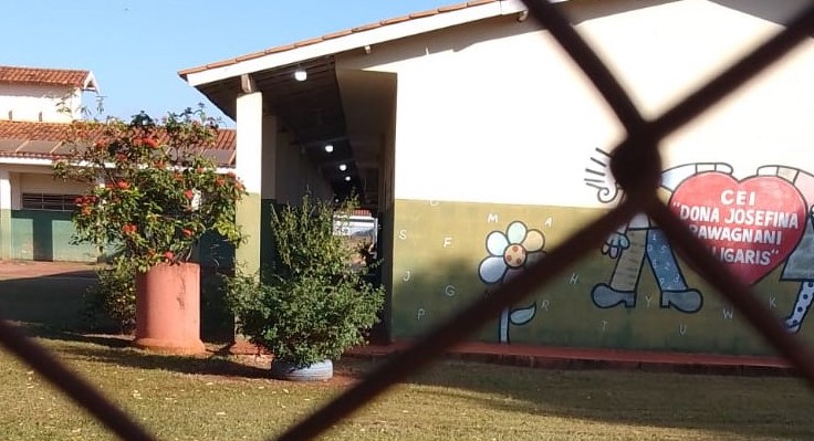 EM GUAÍRA: POPULAÇÃO DENUNCIA, SUPOSTO, DESPERDÍCIO DE DINHEIRO PÚBLICO EM CRECHE. PREFEITURA DIZ QUE MEDIDA FOI TOMADA POR SEGURANÇA