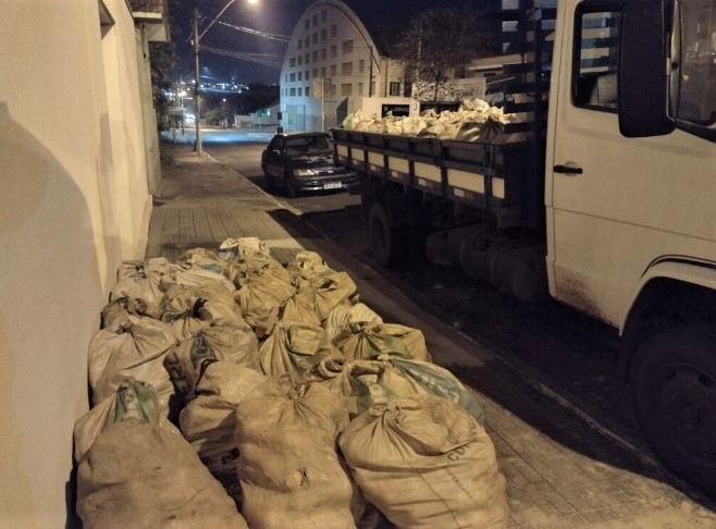 EM BARRETOS: POLÍCIA CIVIL PRENDE 5 POR FURTO DE LARANJAS E RECUPERA 80 SACOS DA FRUTA