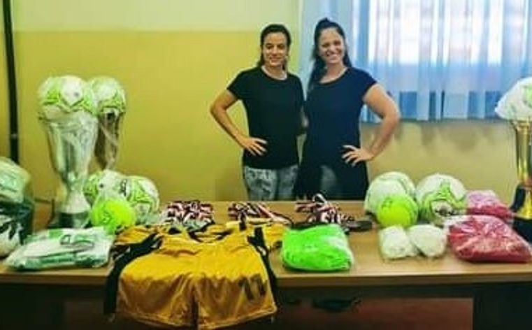 EM GUAÍRA: ELIANA MARACÁ ENTREGA KITS ESPORTIVOS PARA O MUNICÍPIO