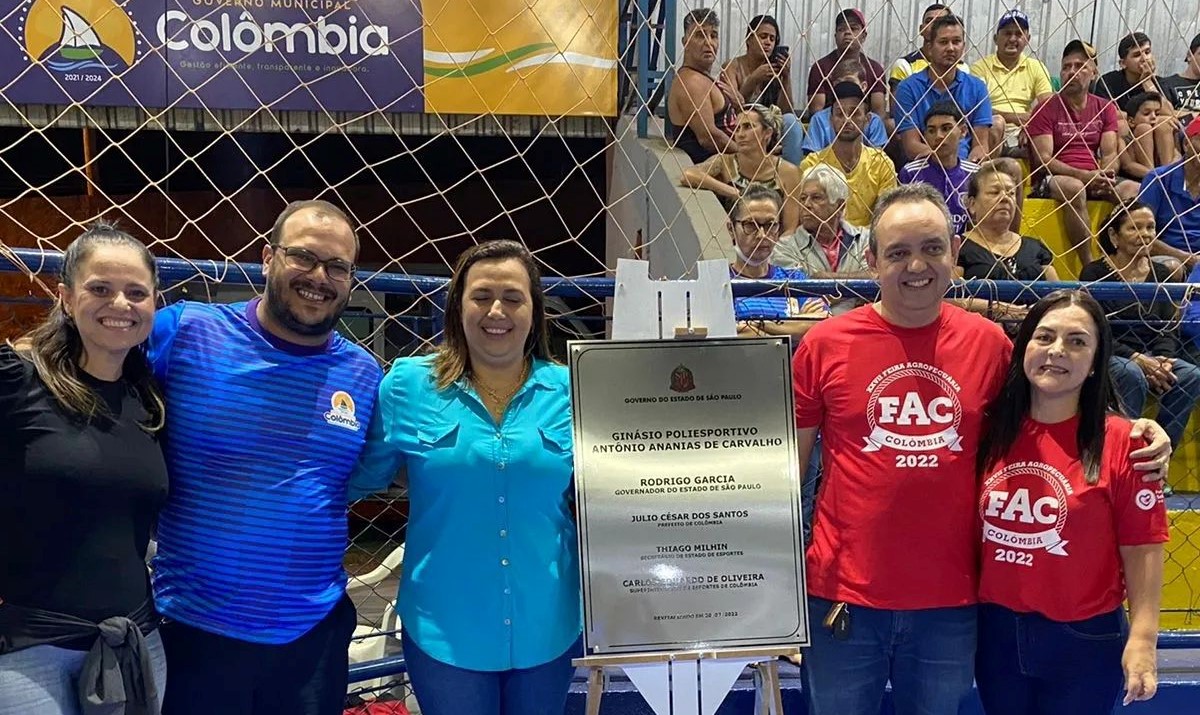 EM COLÔMBIA: ELIANA MARACÁ PARTICIPA DA INAUGURAÇÃO DE GINÁSIO POLIESPORTIVO