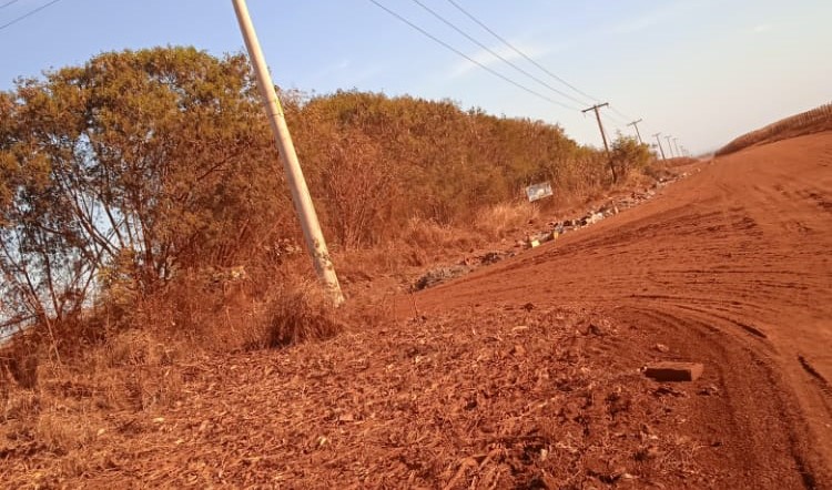 EM GUAÍRA: ESTRADA MUNICIPAL VIRA DEPÓSITO DE LIXO