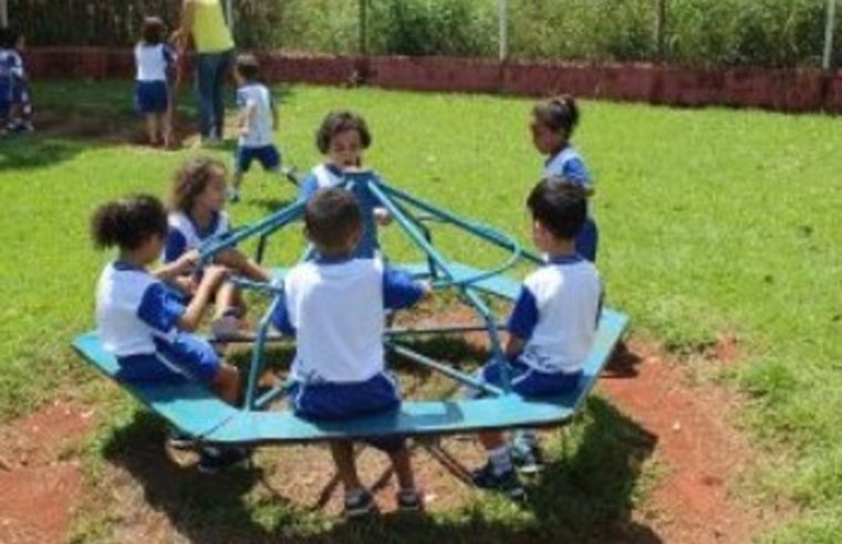 EM GUAÍRA: VEREADOR DENIR SOLICITA MANUTENÇÃO DE BRINQUEDOS DAS ESCOLAS DO MUNICÍPIO