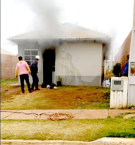 EM BARRETOS: CASA PEGA FOGO NO BAIRRO VILA NOVA