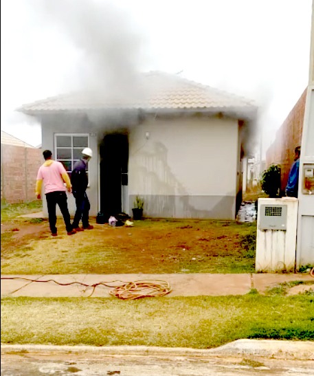 EM BARRETOS: CASA PEGA FOGO NO BAIRRO VILA NOVA