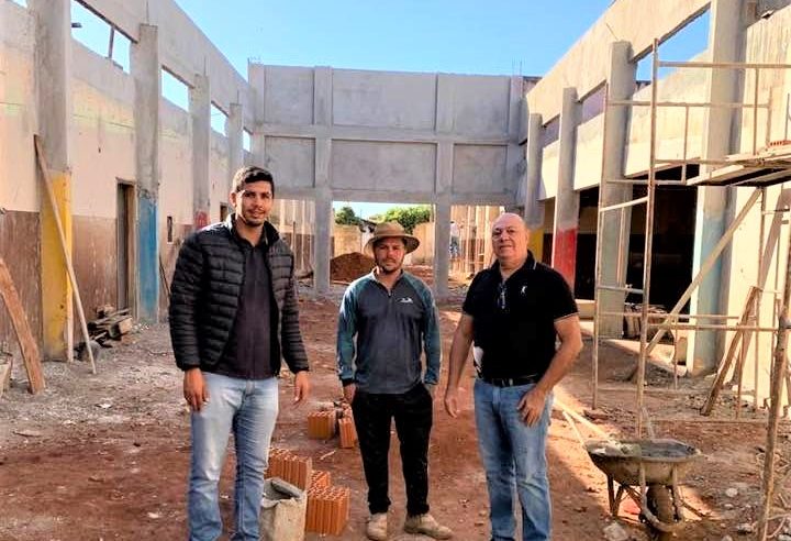 EM MIGUELÓPOLIS: DR. NAIM VISTORIA OBRAS DE REFORMA E AMPLIAÇÃO DE ESCOLA MUNICIPAL