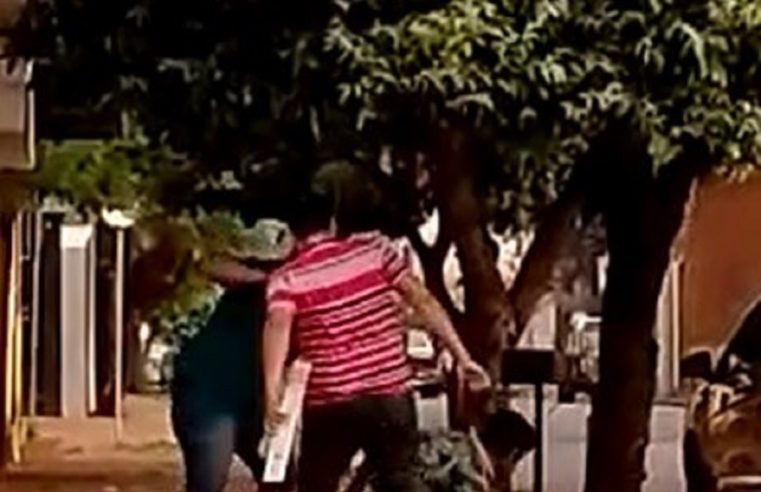 HOMEM É AGREDIDO POR POPULARES EM GUAÍRA, ACUSADO DE FURTO; VÍDEO