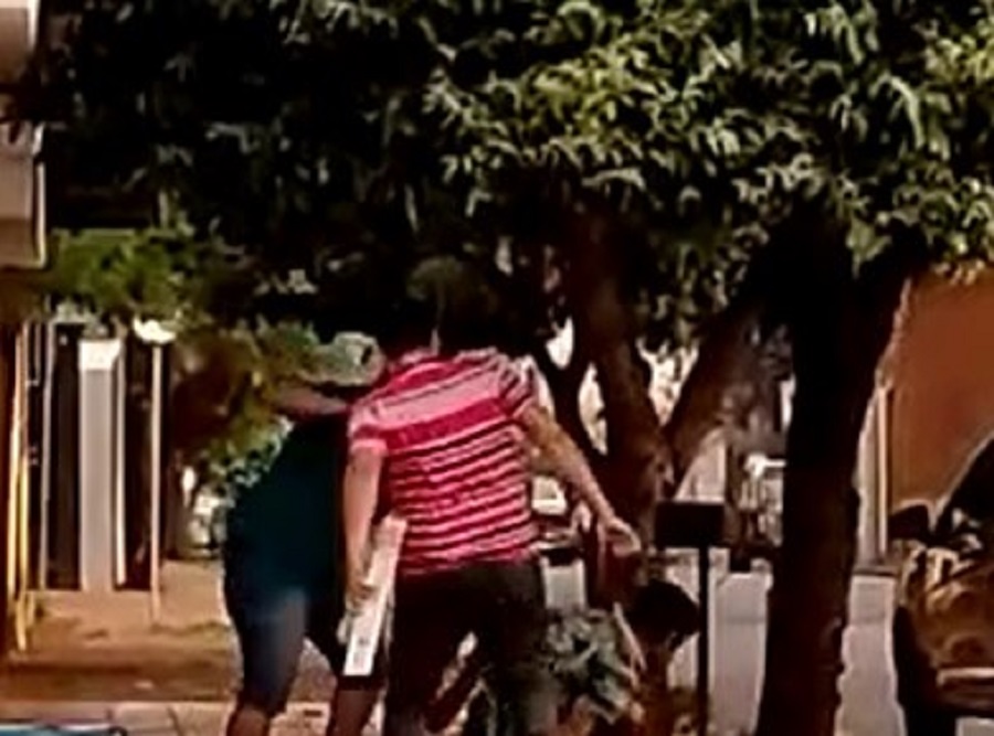 HOMEM É AGREDIDO POR POPULARES EM GUAÍRA, ACUSADO DE FURTO; VÍDEO