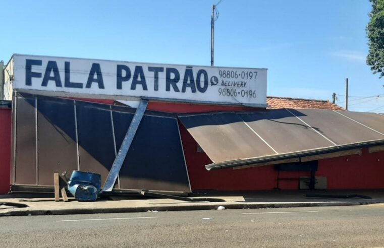 TRABALHADOR É ATROPELADO QUANDO ASSAVA ESPETOS EM BAR