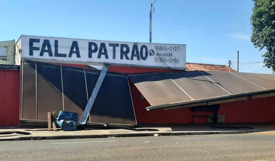 TRABALHADOR É ATROPELADO QUANDO ASSAVA ESPETOS EM BAR