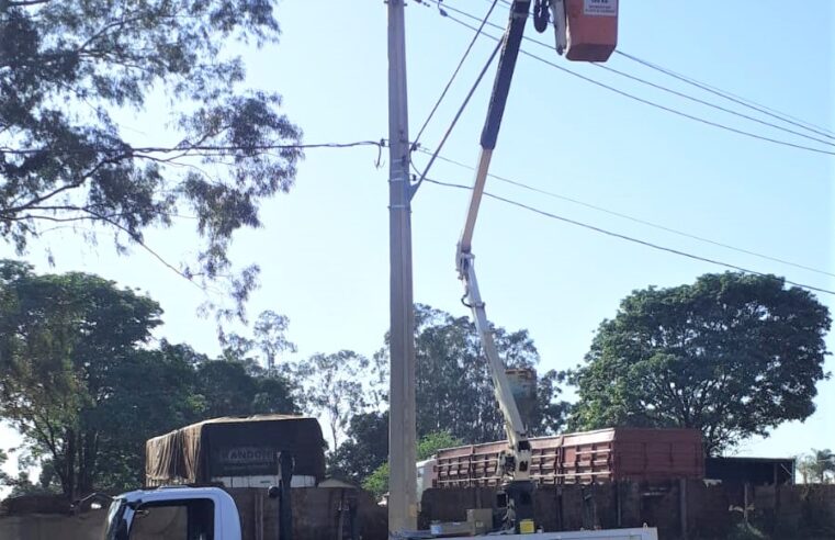 INICIADO NA GESTÃO EDVALDO MORAIS, PREFEITURA INSTALA LUMINÁRIAS NO ANEL VIÁRIO JULIO RUBIM