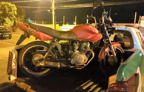 MOTO FURTADA EM GUARÁ É RECUPERADA EM MIGUELÓPOLIS