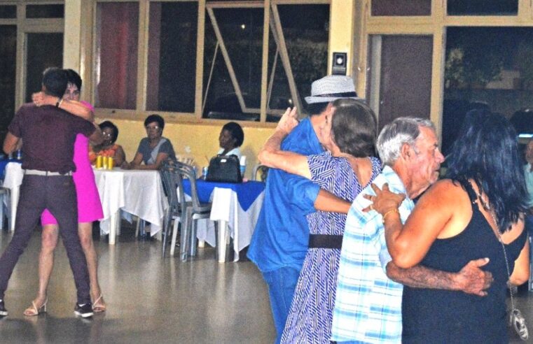 DIA 18 TEM EVENTO “VEM BAILAR” PARA TERCEIRA IDADE DE GUAÍRA. BAILE HAVAIANO FICOU PARA 9 DE DEZEMBRO