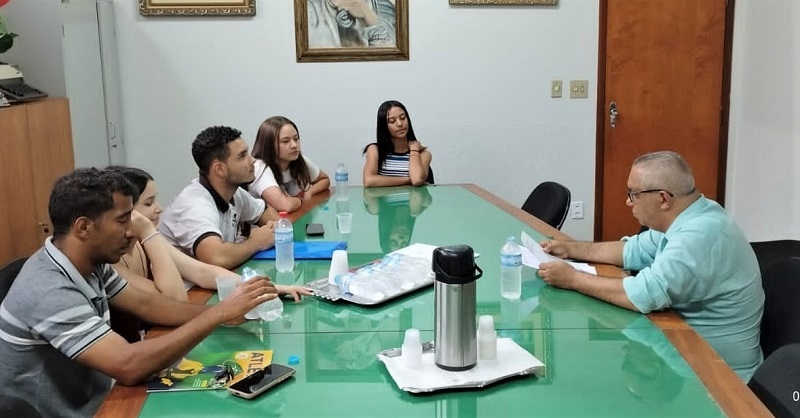 DENIR FERREIRA RECEBE ESTUDANTES ORGANIZADORES DOS JOGOS ESTUDANTIS 2022