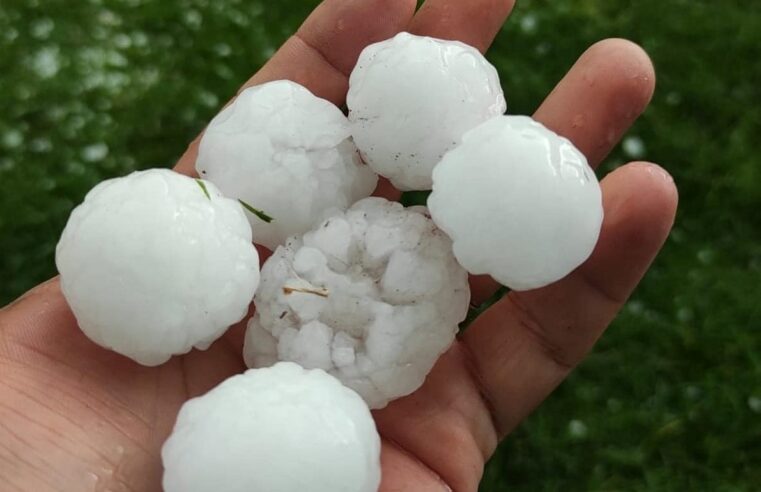 EM UBERABA: POPULAÇÃO REGISTRA CHUVA DE GRANIZO COM PEDRA DO TAMANHO DE BOLAS DE GUDE