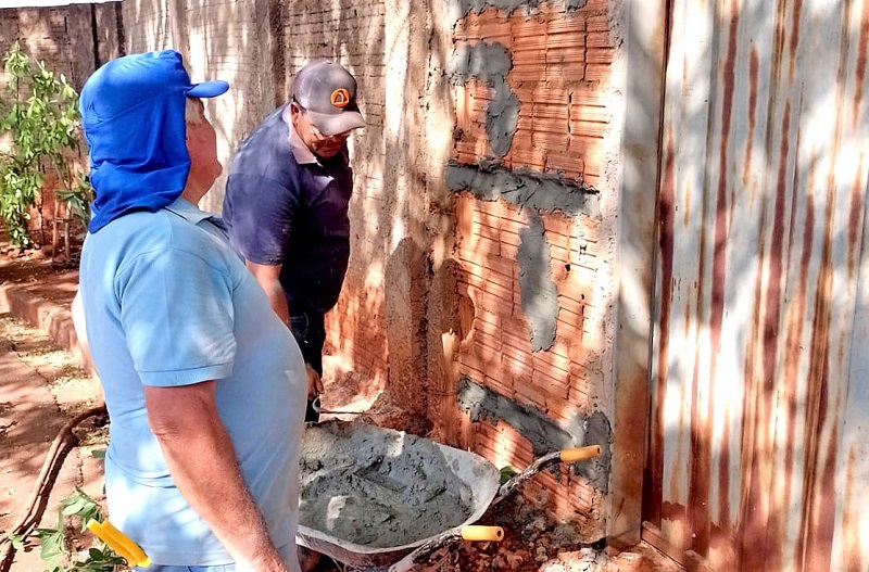 PREFEITURA FAZ MANUTENÇÃO EM MURO DE ESCOLA DO GUARITÁ