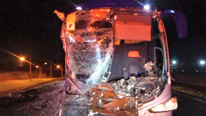 ACIDENTE ENTRE ÔNIBUS E CAMINHÃO NA ANHANGUERA EM SÃO JOAQUIM DA BARRA, NESTA TERÇA-FEIRA