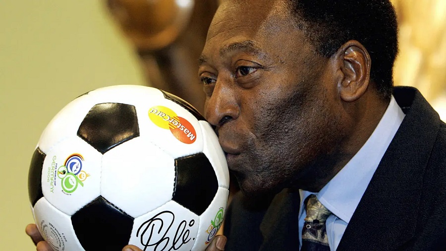 PELÉ, O MAIOR JOGADOR DA HISTÓRIA DO FUTEBOL, MORRE AOS 82 ANOS