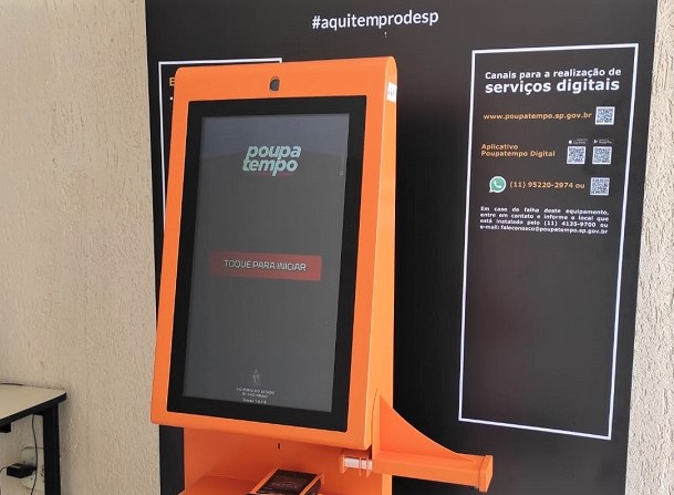 TOTEM DE AUTOATENDIMENTO DO POUPA TEMPO É INSTALADO NA BIBLIOTECA MUNICIPAL DE COLÔMBIA