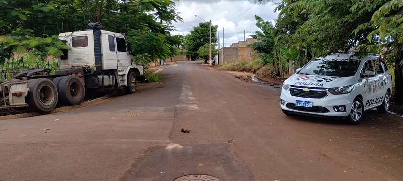 CAMINHÃO ROUBADO EM JOSÉ BONIFÁCIO É LOCALIZADO EM COLÔMBIA (SP)