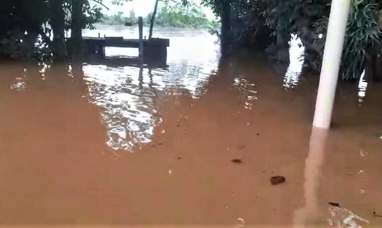 VÍDEO; CHEIA DO RIO PARDO ALAGA RANCHOS EM GUAÍRA E REGIÃO