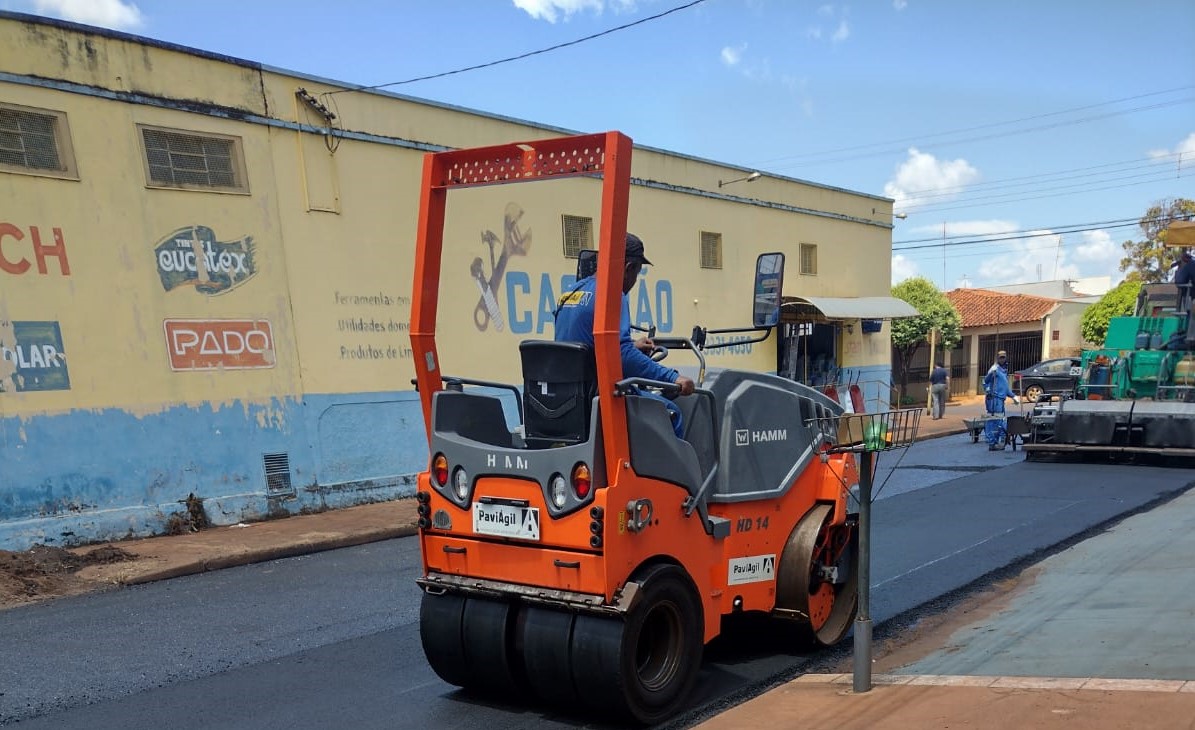 APÓS RECLAMAÇÃO DA POPULAÇÃO, PREFEITURA DE GUAÍRA FAZ RECAPE ASFÁLTICO NA AVENIDA 21